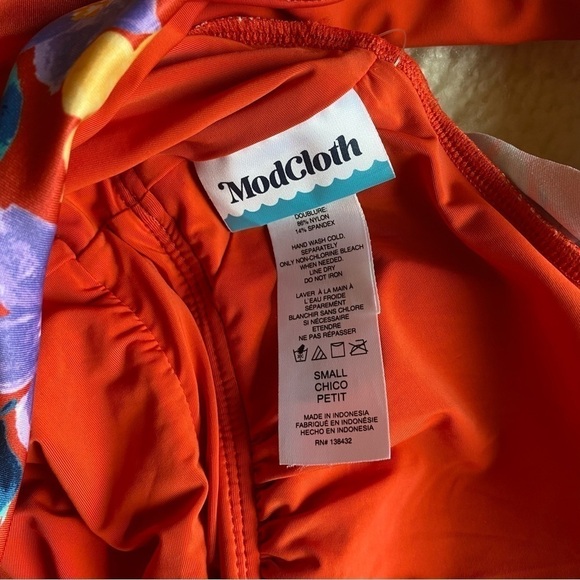 Modcloth Kelsie One Piece Swimsuit Red Floral NWT - Picture 9 of 10